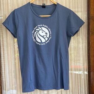 NY Library T-shirt medium